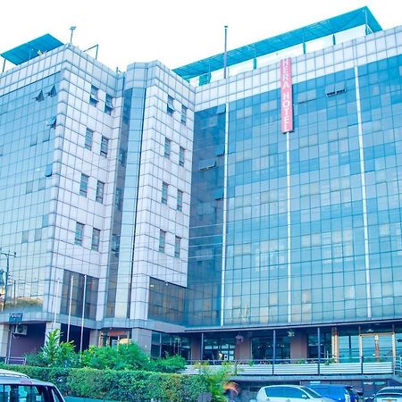 Hera Hotel Kampala Esterno foto