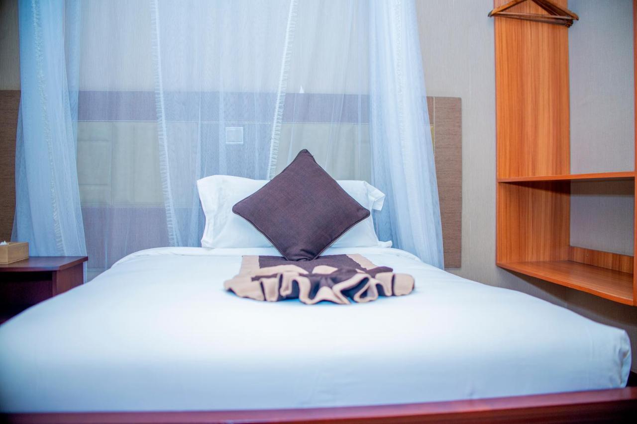 Hera Hotel Kampala Esterno foto