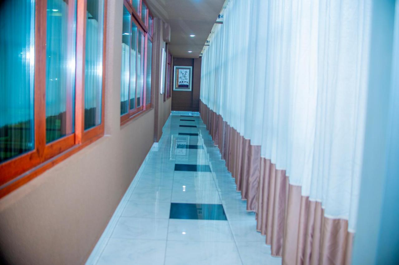 Hera Hotel Kampala Esterno foto