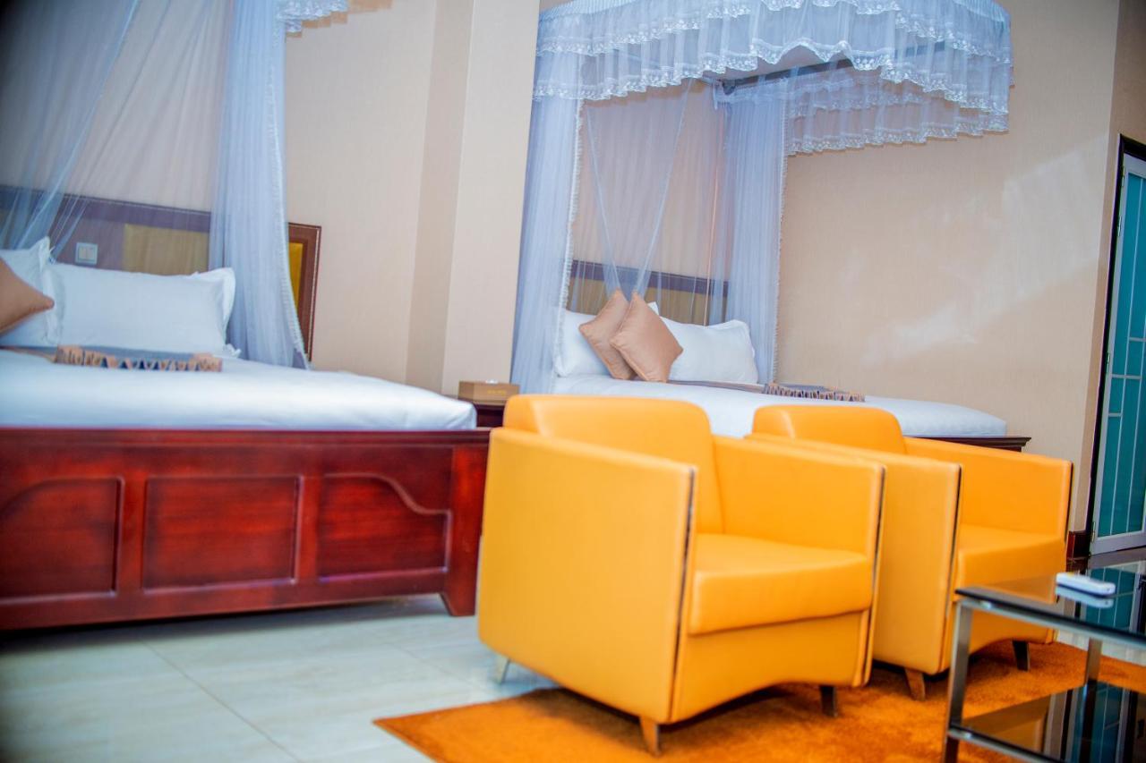Hera Hotel Kampala Esterno foto