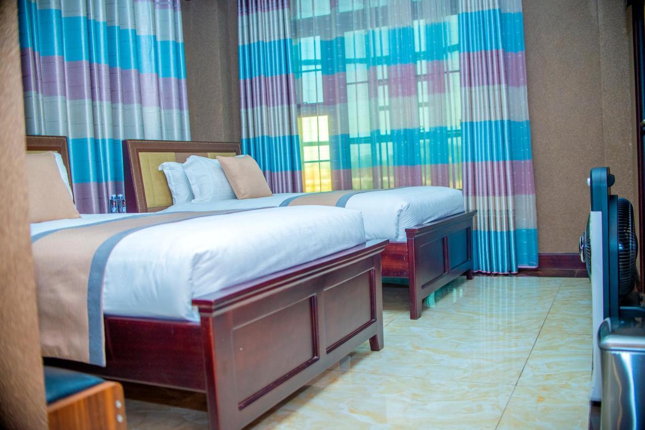 Hera Hotel Kampala Esterno foto