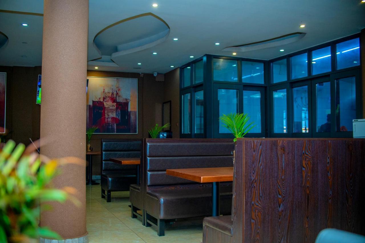 Hera Hotel Kampala Esterno foto