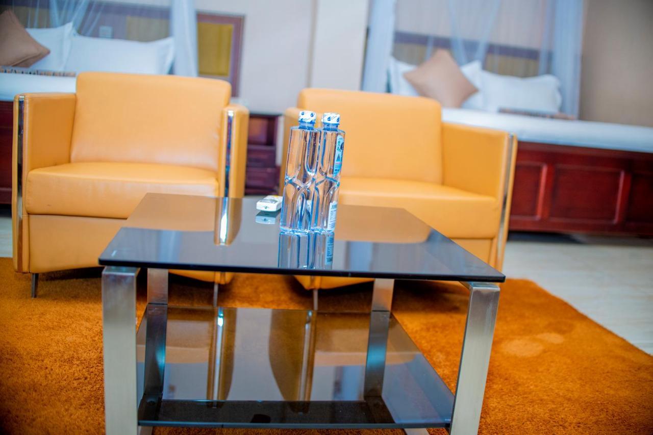 Hera Hotel Kampala Esterno foto