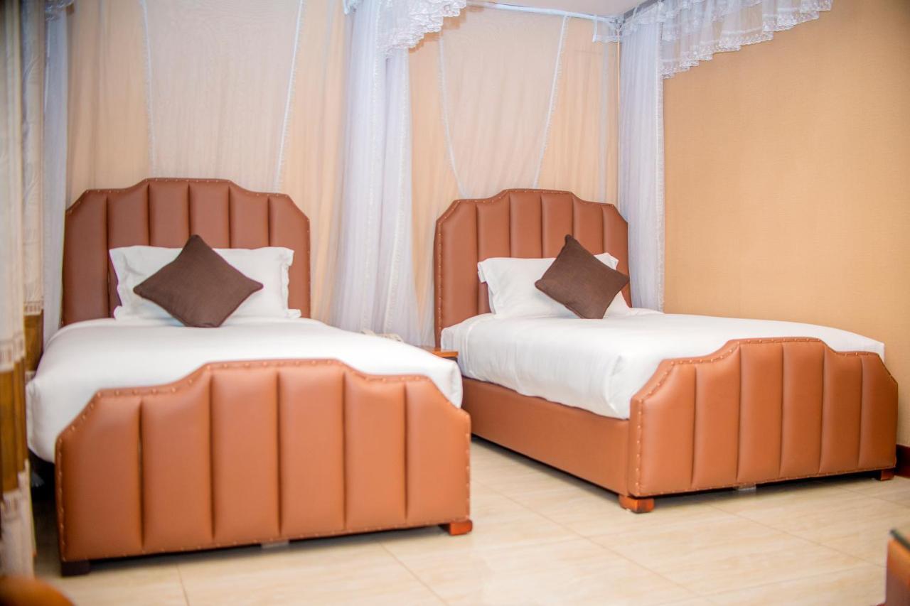 Hera Hotel Kampala Esterno foto