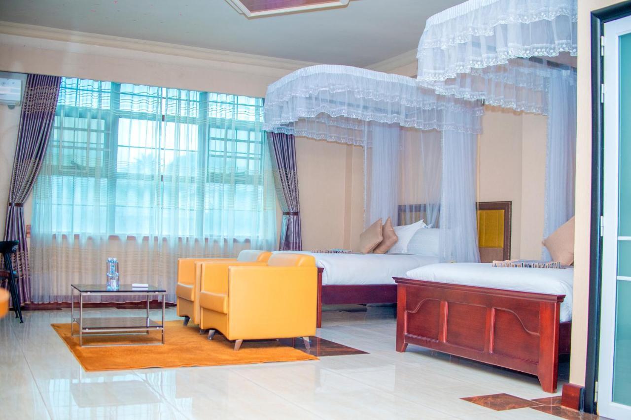 Hera Hotel Kampala Esterno foto