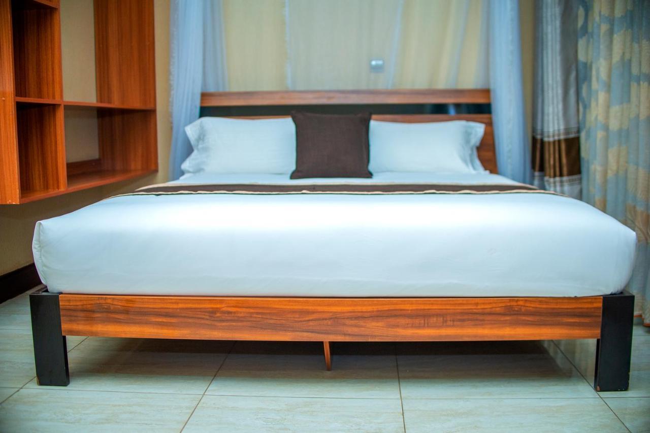 Hera Hotel Kampala Esterno foto