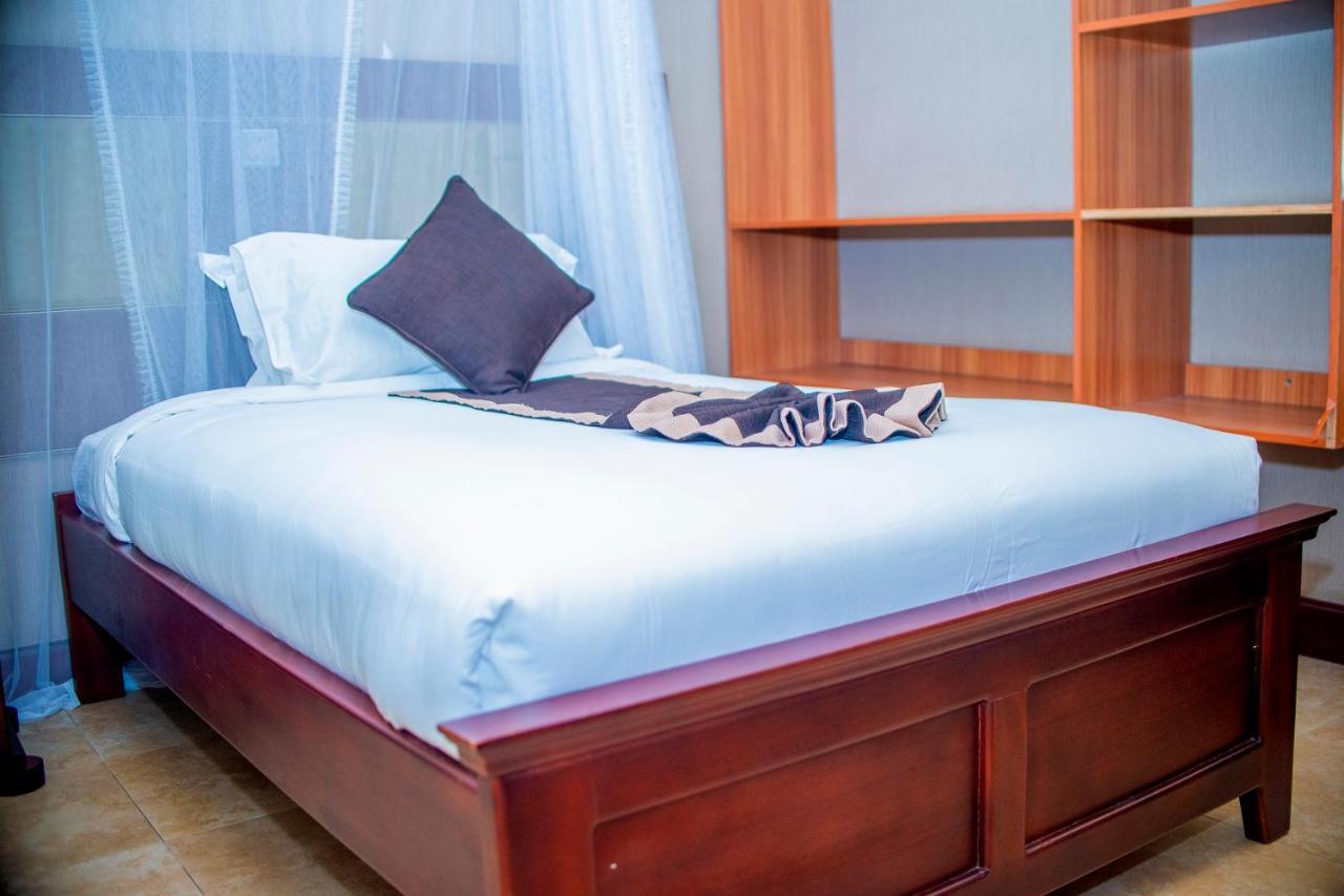 Hera Hotel Kampala Esterno foto